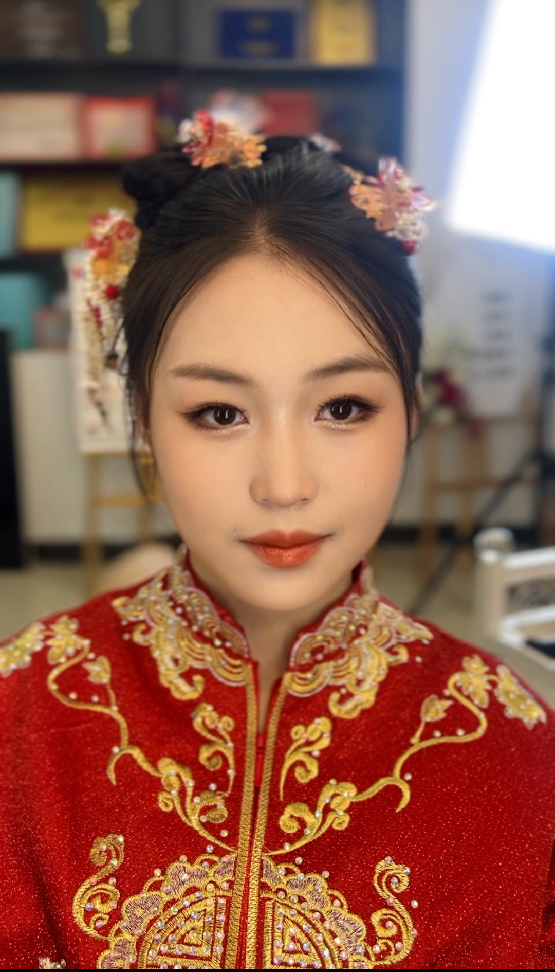 本人授权公开的红色秀禾服新娘试妆近景完成照